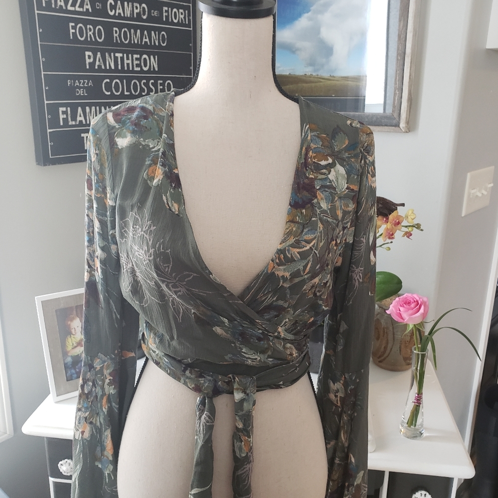 Cropped floral top, NWOT